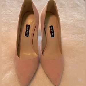 Womens Nine West pink blush suede pumps